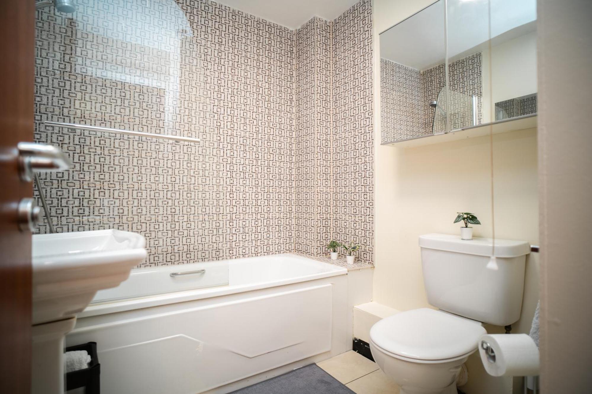 Central Duplex Apartment In Belfast City Centre Extérieur photo